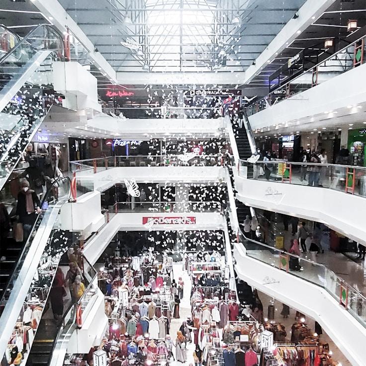 Dining out as an expat family in France